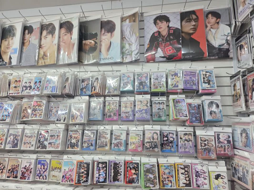正規品購入がアーティスト応援に」BTS人気に伴う偽造グッズ取り締まり